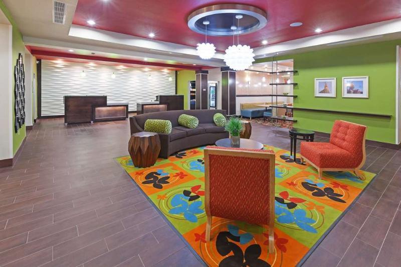 La Quinta By Wyndham Pearsall Exterior foto